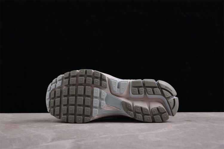  Nike Zoom Vomero 5 SP FZ3653-104