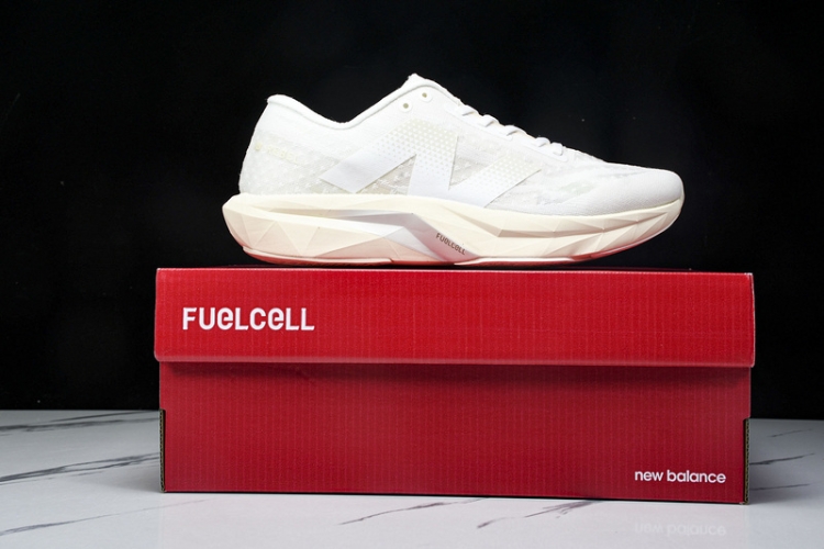  New Balance FuelCell Rebel V4 WFCXLJ4