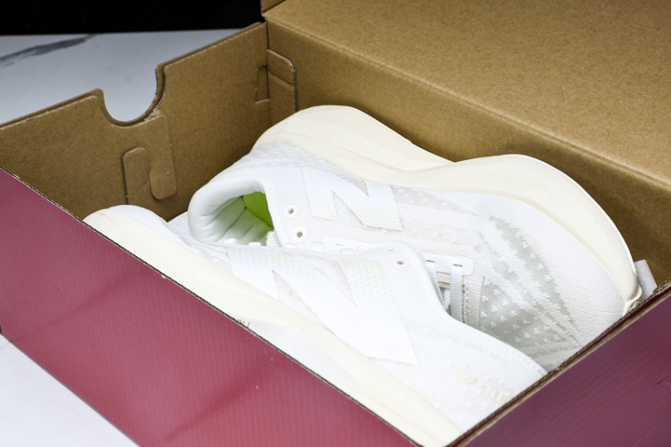  New Balance FuelCell Rebel V4 WFCXLJ4