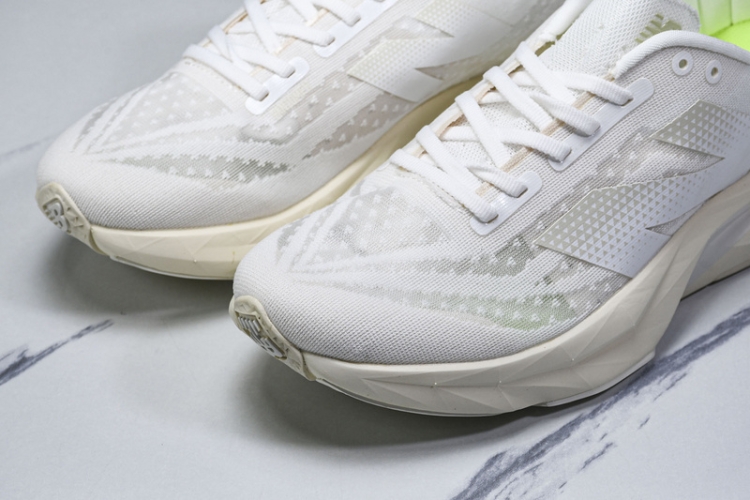  New Balance FuelCell Rebel V4 WFCXLJ4