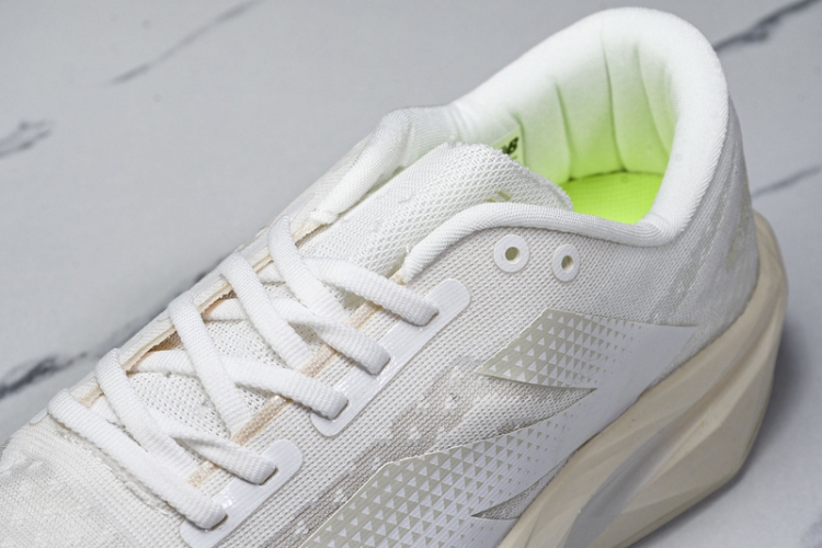  New Balance FuelCell Rebel V4 WFCXLJ4