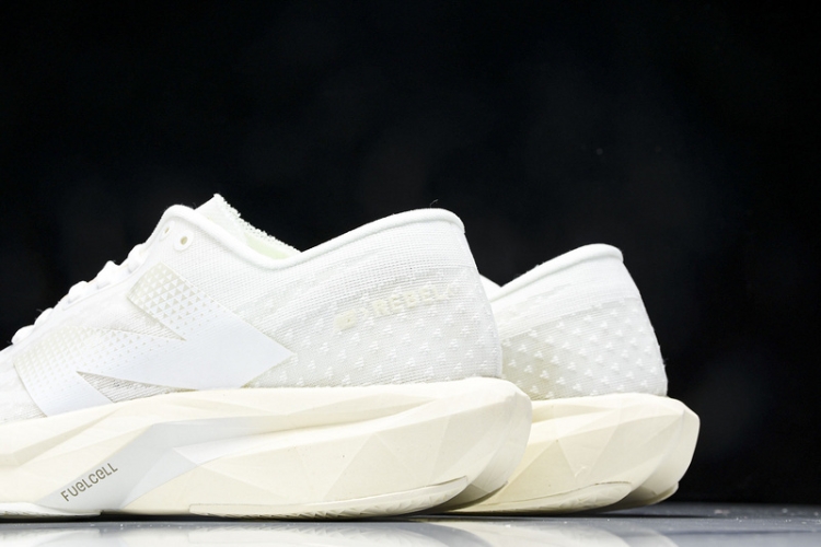  New Balance FuelCell Rebel V4 WFCXLJ4