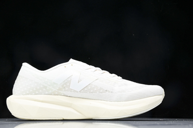  New Balance FuelCell Rebel V4 WFCXLJ4