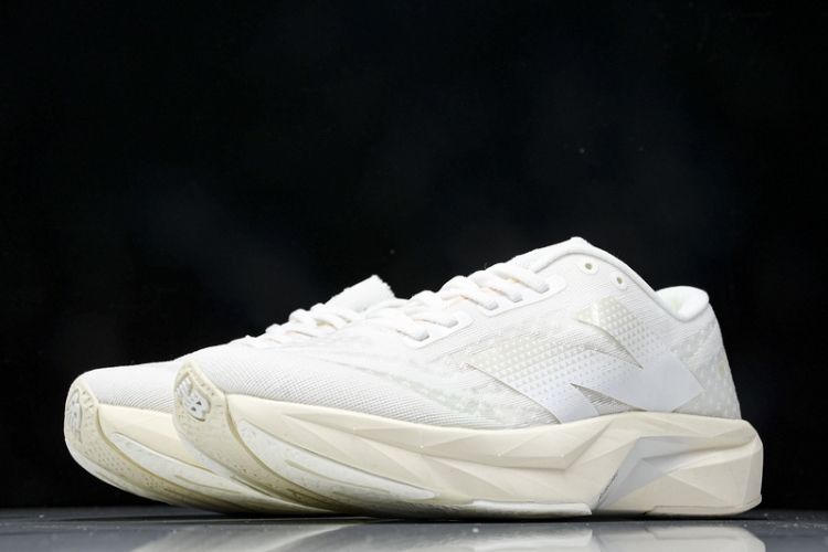  New Balance FuelCell Rebel V4 WFCXLJ4