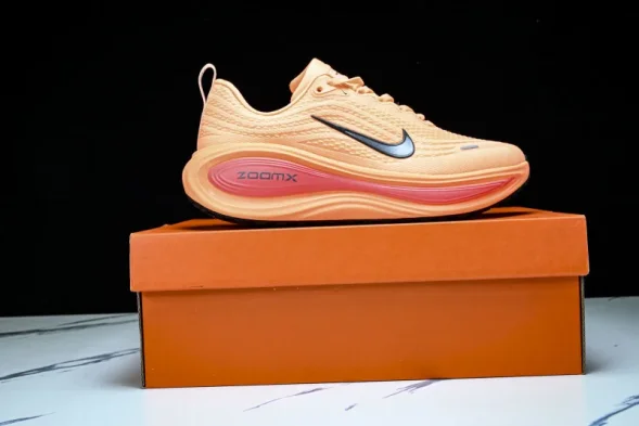 Nike Air ZoomX Vomero Plus HV8150-801 