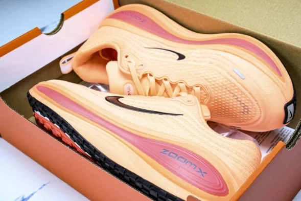 Nike Air ZoomX Vomero Plus HV8150-801 