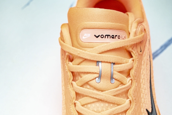 Nike Air ZoomX Vomero Plus HV8150-801 