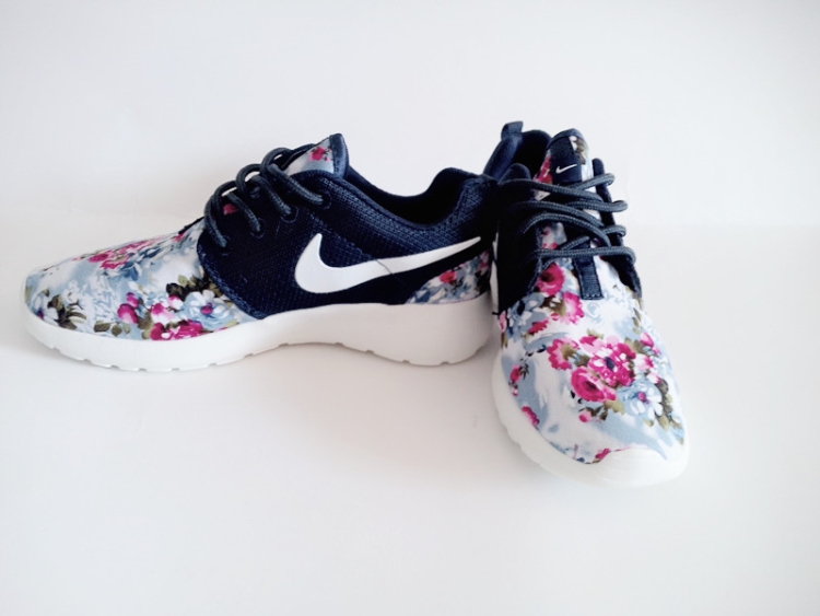 Nike Roshe Run Customs Flower