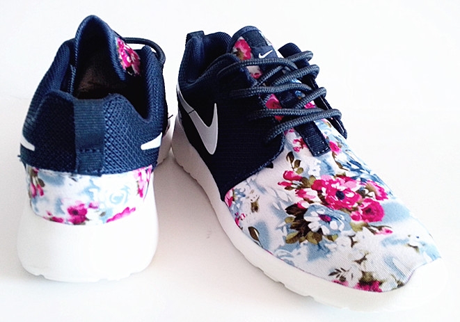 Nike Roshe Run Customs Flower