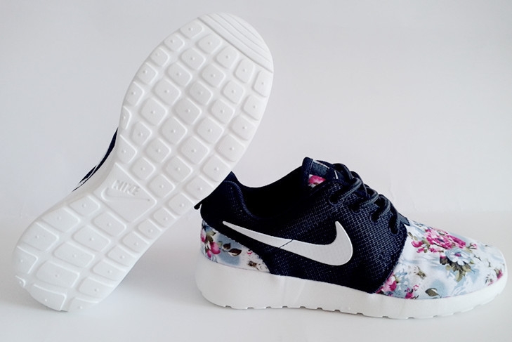 Nike Roshe Run Customs Flower