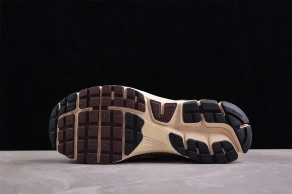 Nike Zoom Vomero 5 SP FZ5051-121 