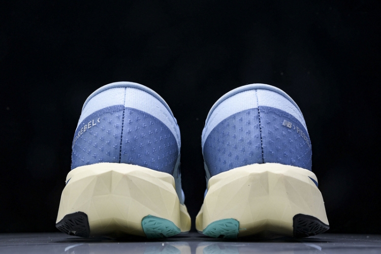  New Balance FuelCell Rebel V4 WFCXCH4