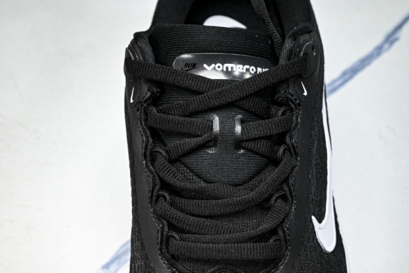 Nike Air ZoomX Vomero Plus HV8150-002 