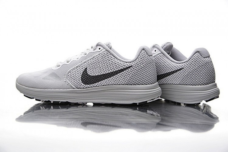 Nike Revolution 3 819300-102