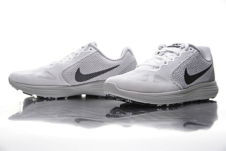 Nike Revolution 3 819300-102