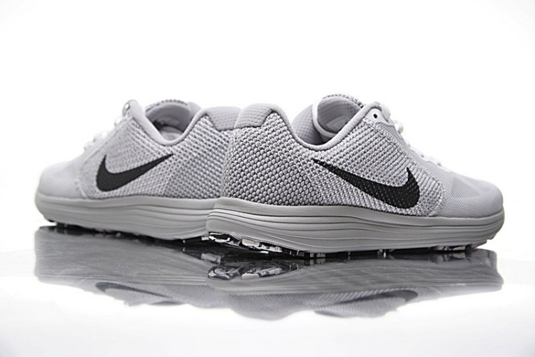 Nike Revolution 3 819300-102