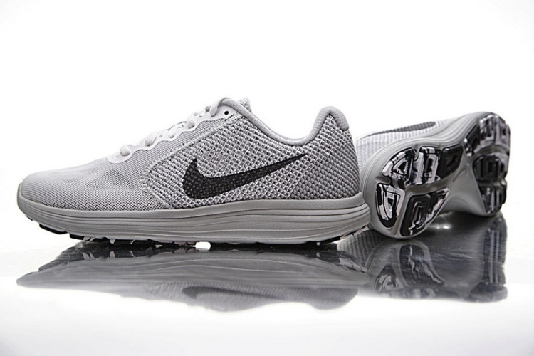 Nike Revolution 3 819300-102