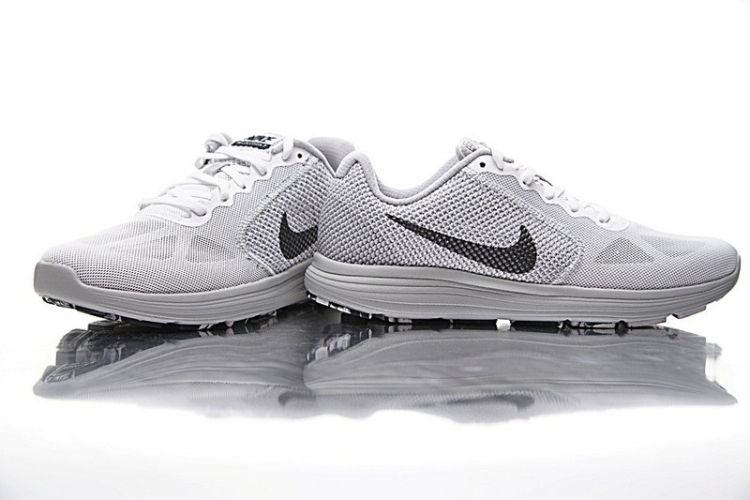 Nike Revolution 3 819300-102