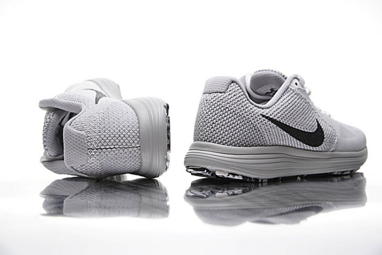 Nike Revolution 3 819300-102