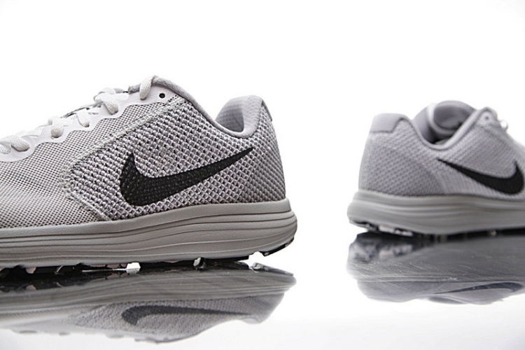 Nike Revolution 3 819300-102