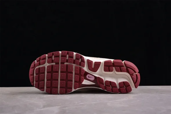 Nike Zoom Vomero 5 SP HF0737-111 