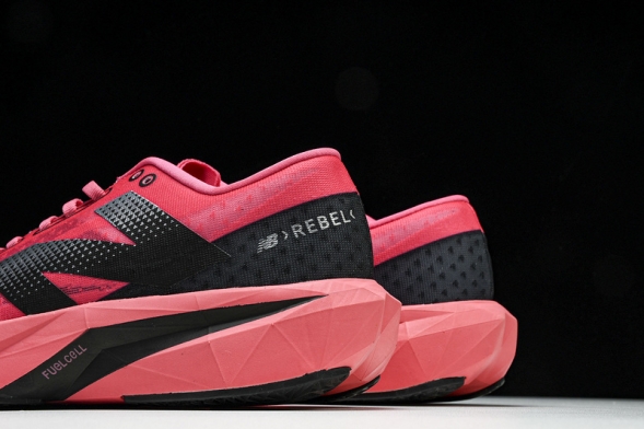 New Balance FuelCell Rebel V4 MRCXWG4 