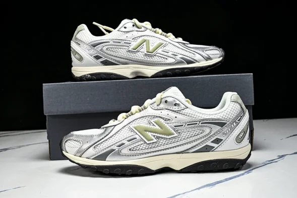 New Balance 204 U204LSWB 