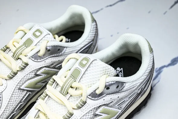 New Balance 204 U204LSWB 