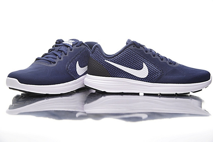 Nike Revolution 3 819300-406