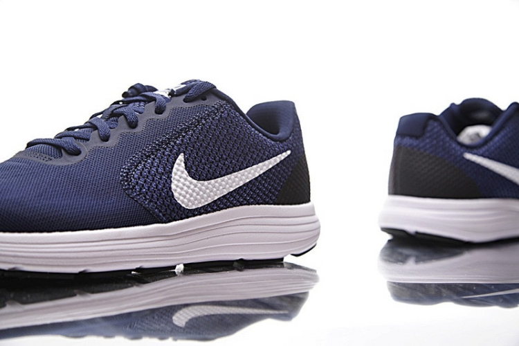 Nike Revolution 3 819300-406