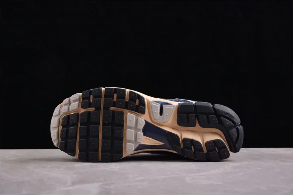 Nike Zoom Vomero 5 SP HF4259-100 