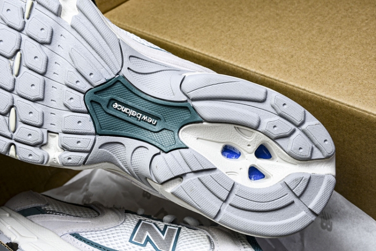  New Balance 530 MR530QA