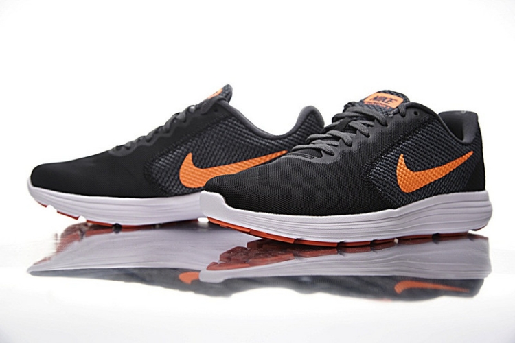 Nike Revolution 3 819300-003