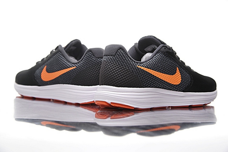 Nike Revolution 3 819300-003