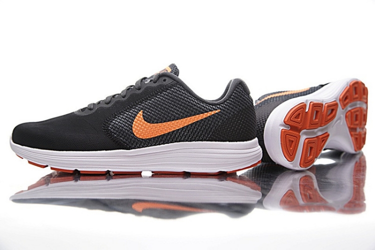 Nike Revolution 3 819300-003