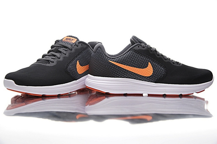 Nike Revolution 3 819300-003