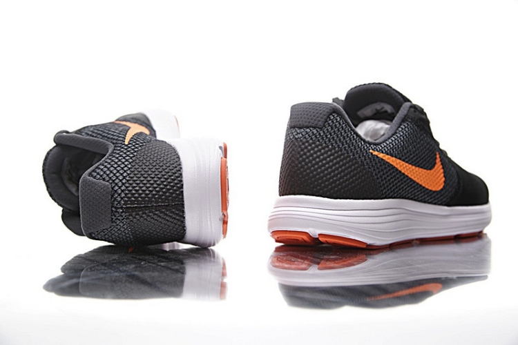 Nike Revolution 3 819300-003