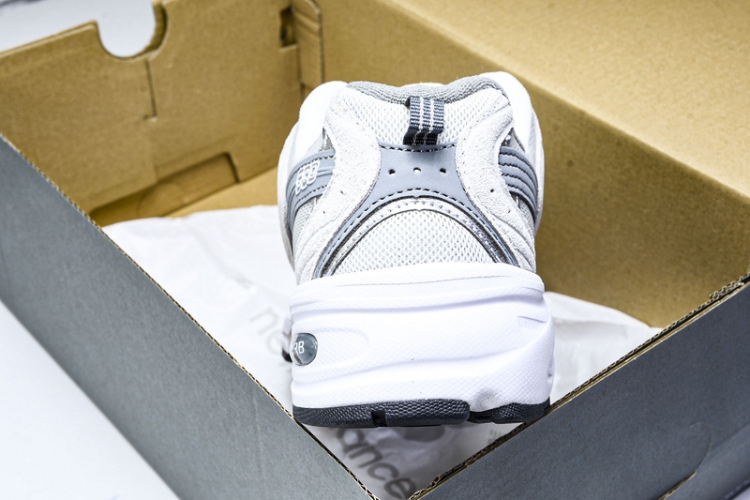  New Balance 530 MR530CB