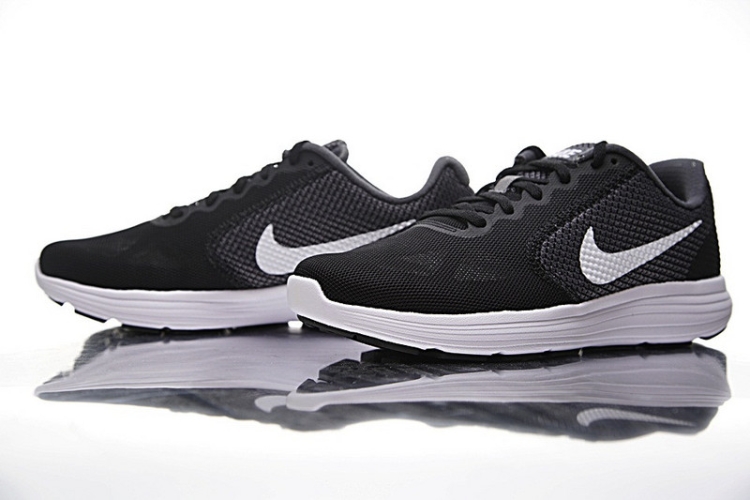 Nike Revolution 3 819300-001