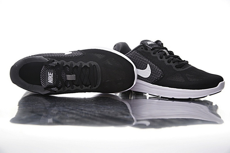 Nike Revolution 3 819300-001