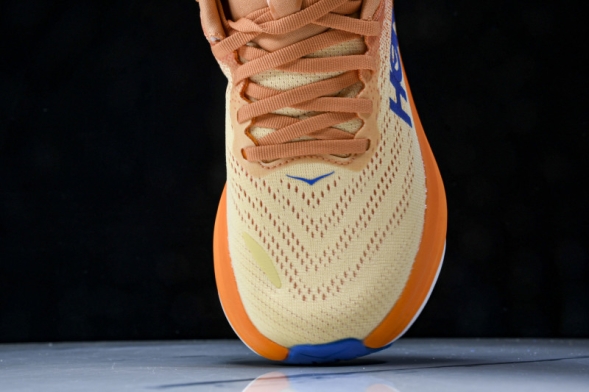 HOKA Bondi 8 1123202 IMON 