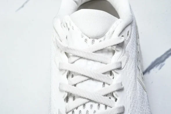 Hoka Rincon 4 1155131 WWH 