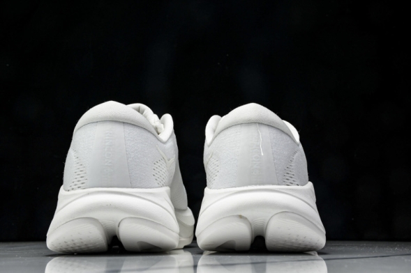 Hoka Rincon 4 1155131 WWH 