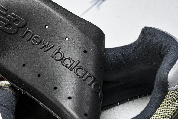 New Balance 2002R M2002RHN 