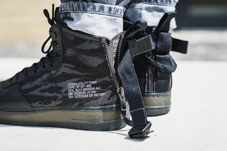 Nike SF Air Force 1 Mid QS AA7345-001