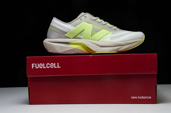 New Balance FuelCell Rebel V4 MFCXLUM 