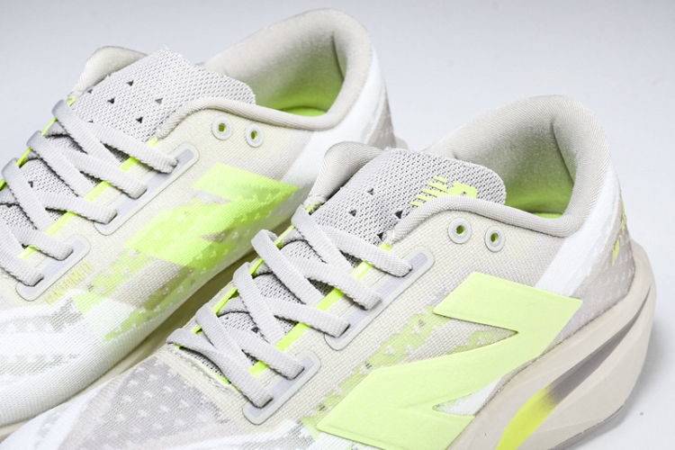  New Balance FuelCell Rebel V4 MFCXLUM