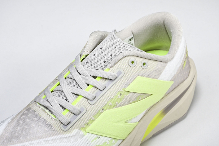  New Balance FuelCell Rebel V4 MFCXLUM