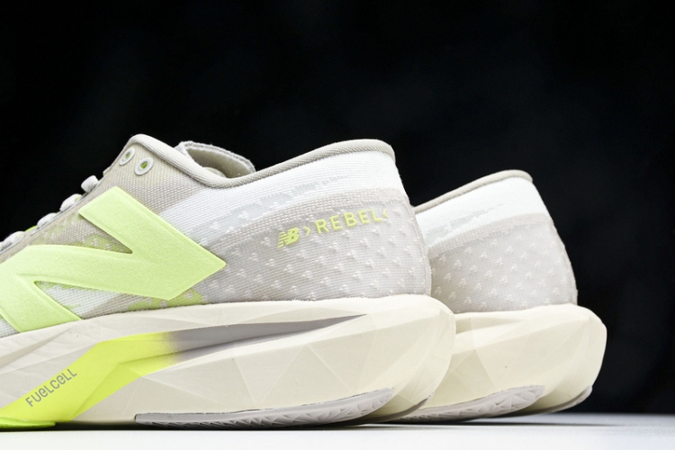  New Balance FuelCell Rebel V4 MFCXLUM