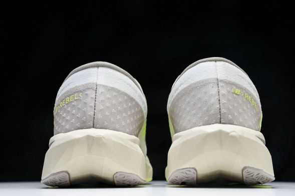 New Balance FuelCell Rebel V4 MFCXLUM 